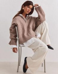 Damska bluza oversize ze splotem warkoczowym Half Zip orzechowa. Brązowe bluzy damskie Aim'n, l, bez wzorów, z dzianiny, bez kaptura. Za 526.00 zł.