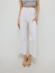 Jeansy culotte z wysokim stanem - biały. Białe jeansy damskie Reserved, z podwyższonym stanem. W wyprzedaży za 45.99 zł.