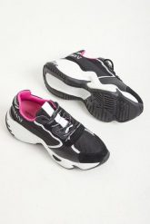 SNEAKERSY EMPORIO ARMANI. Obuwie sportowe damskie Emporio Armani, bez zapięcia. W wyprzedaży za 338.70 zł.
