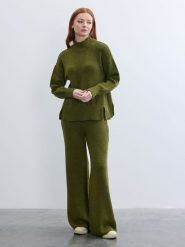 BGN Sweter w kolorze zielonym rozmiar: 38. Zielone swetry klasyczne damskie BGN, bez kołnierzyka. Za 121.99 zł.