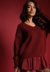 Bordowy Sweter z Wiskozy Oversize Conime. Czerwone swetry klasyczne damskie Renee, uniwersalny, z jeansu, bez kołnierzyka. Za 109.99 zł.
