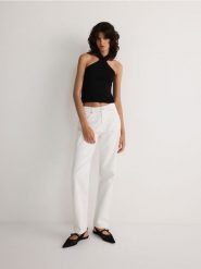 Jeansy straight - biały. Białe jeansy damskie Reserved. W wyprzedaży za 49.99 zł.