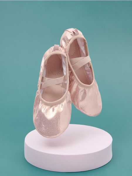 Baleriny - różowy. Czerwone baleriny dziewczęce Sinsay, bez wzorów, bez obcasa, bez zapięcia. Za 25.99 zł.