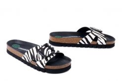 DR. BRINKMANN 700907-00 zebra, klapki damskie. Białe klapki damskie Dr. Brinkmann, bez wzorów, bez obcasa, bez zapięcia. Za 269.90 zł.