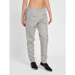 Spodnie damskie do joggingu Hummel OFF-Grid. Szare spodnie sportowe damskie Hummel, s, bez wzorów, z bawełny, do biegania. W wyprzedaży za 229.00 zł.