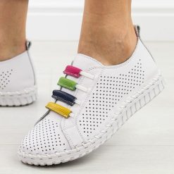 Białe skórzane ażurowe półbuty damskie T.Sokolski w26-03. Białe półbuty damskie Sokolski, na lato, w ażurowe wzory, z jeansu, z okrągłym noskiem, bez obcasa, bez zapięcia. Za 269.00 zł.