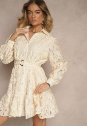 Jasnobeżowa Rozkloszowana Sukienka o Koszulowym Kroju z Paskiem Ozdobiona Koronką i Haftem Roniella. Brązowe sukienki damskie Renee, z aplikacjami, z koronki, eleganckie, bez ramiączek. W wyprzedaży za 219.99 zł.