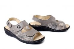 DR. BRINKMANN 710282-08 beige, sandały damskie. Brązowe sandały damskie Dr. Brinkmann, bez wzorów, ze skóry, bez obcasa, bez zapięcia. Za 314.41 zł.