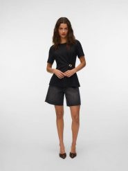 Vero Moda Bluzka w kolorze czarnym rozmiar: M. Czarne bluzki damskie Vero Moda, m, z aplikacjami, bez kołnierzyka, bez ramiączek. Za 104.95 zł.