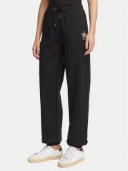 Guess Jeans Spodnie dresowe W6BB37 K6898 Czarny Relaxed Fit. Czarne spodnie dresowe damskie Guess Jeans, xxl, z aplikacjami, z bawełny. Za 299.99 zł.