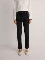 Jeansy slim fit - czarny. Czarne jeansy damskie Reserved, z podwyższonym stanem. W wyprzedaży za 79.99 zł.