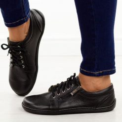 Czarne skórzane Polskie półbuty damskie barefoot Gregors 1153. Czarne półbuty damskie GREGORS, na jesień, bez wzorów, z jeansu, bez obcasa, na płaskiej podeszwie, bez zapięcia. Za 359.00 zł.