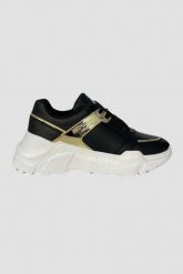 JUST CAVALLI Czarne sneakersy ze złotym logo Fondo Casper. Czarne obuwie sportowe damskie Just Cavalli, bez zapięcia. W wyprzedaży za 699.99 zł.