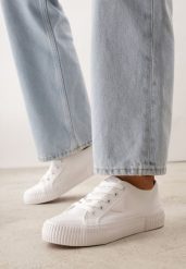 Białe Trampki VICES na Grubej Podeszwie z Tłoczeniami z Trójkątną Aplikacją Bolirea. Białe trampki damskie Born2be, z aplikacjami, z jeansu, bez zapięcia. Za 69.99 zł.