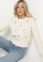 Jasnobeżowy Sweter o Klasycznym Kroju z Haftowanymi Kwiatami Chasane. Brązowe swetry klasyczne damskie Born2be, m, z bawełny, bez kołnierzyka. Za 89.99 zł.