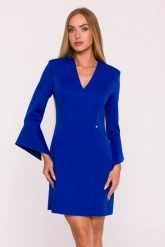 Elegancka sukienka z szerokimi mankietami dekolt V chabrowa. Niebieskie sukienki damskie MOE, bez wzorów, z tkaniny, biznesowe, bez ramiączek. Za 379.00 zł.