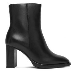 Botki GINO ROSSI. Czarne botki damskie Gino Rossi, bez obcasa, na słupku, bez zapięcia. Za 479.99 zł.