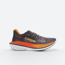 Buty do biegania damskie Kiprun KD900X LD2. Brązowe obuwie sportowe damskie KIPRUN, bez zapięcia, do biegania. Za 749.99 zł.