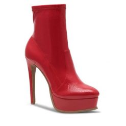 Botki Nine West. Czerwone botki damskie Nine West, bez obcasa, na szpilce, bez zapięcia. Za 299.99 zł.