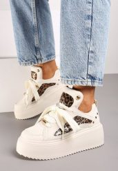 Panterkowe Sneakersy na Grubej Podeszwie z Metalicznymi Wstawkami i Nitami Azirra. Brązowe obuwie sportowe damskie Born2be, z jeansu, bez zapięcia. Za 109.99 zł.