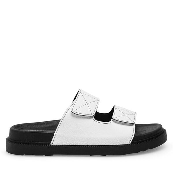 Klapki Jenny Fairy. Klapki damskie Jenny Fairy, bez wzorów, bez obcasa, bez zapięcia. Za 47.99 zł.