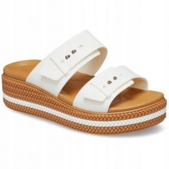 Sandały dla Kobiet Crocs Brooklyn Woven Buckle. Białe sandały damskie Crocs, bez wzorów, z materiału, bez obcasa, na platformie, bez zapięcia. Za 239.99 zł.