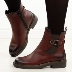 Bordowe płaskie botki damskie M.Daszyński sa252-7. Czerwone botki damskie M.Daszyński, na jesień, ze skóry, eleganckie, z okrągłym noskiem, bez obcasa, na obcasie, bez zapięcia. Za 229.00 zł.