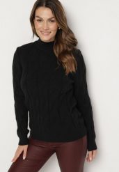 Czarny Klasyczny Sweter w Ozdobny Splot Aliissa. Czarne swetry klasyczne damskie Born2be, z dzianiny, bez kołnierzyka. Za 74.99 zł.