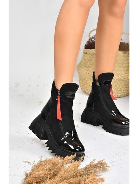 Trendyol Botki w kolorze czarnym rozmiar: 39. Czarne botki damskie Trendyol, bez obcasa, bez zapięcia. Za 191.42 zł.