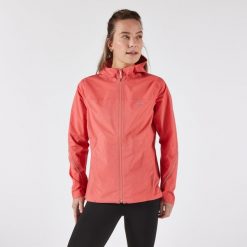 Kurtka do biegania w terenie przeciwdeszczowa damska Kiprun Run 500. Czerwone kurtki damskie KIPRUN, m, bez wzorów, z materiału, bez kaptura. Za 299.99 zł.