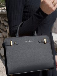 ATELIERS SAINT GERMAIN Skórzana torebka w kolorze czarnym - 25,5 x 19,5 x 10,5 cm rozmiar: onesize. Czarne torebki klasyczne damskie ATELIERS SAINT GERMAIN, z materiału, przez ramię, bez dodatków. Za 565.99 zł.