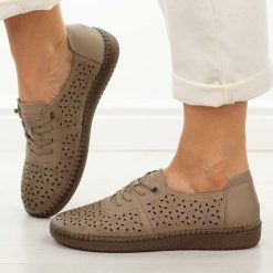 Khaki ażurowe skórzane półbuty damskie Potocki 15316. Brązowe półbuty damskie POTOCKI, na jesień, w ażurowe wzory, z jeansu, z okrągłym noskiem, bez obcasa, na płaskiej podeszwie, bez zapięcia. Za 219.00 zł.