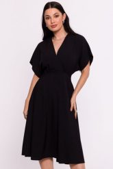 Rozkloszowana sukienka taliowana z dekoltem V czarna. Czarne sukienki damskie Bewear, bez wzorów, biznesowe, bez ramiączek. Za 339.00 zł.