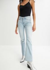 Dżinsy ze stretchem BOOTCUT, mid waist. Niebieskie jeansy damskie bonprix. Za 129.99 zł.