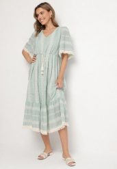 Miętowa Bawełniana Sukienka Boho o Rozkloszowanym Kroju z Wiązaniem i Haftem Korithira. Zielone sukienki damskie Born2be, z aplikacjami, z bawełny, boho, bez ramiączek. Za 169.99 zł.