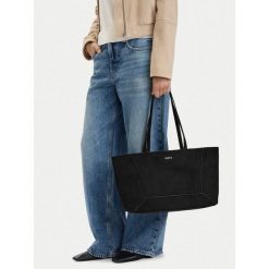 Torebka MEXX. Czarne shopper bag Mexx, bez wzorów, bez dodatków. Za 229.99 zł.
