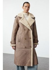 Trendyol Płaszcz zimowy w kolorze jasnobrązowym rozmiar: 36. Brązowe płaszcze damskie Trendyol, na zimę, bez wzorów, z puchu, bez kaptura. Za 65.99 zł.
