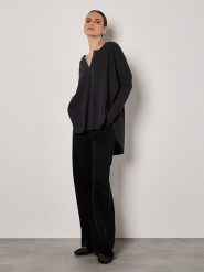 Apricot Bluzka w kolorze czarnym rozmiar: S. Czarne bluzki damskie Apricot, s, bez wzorów, bez kołnierzyka, bez ramiączek. Za 86.99 zł.