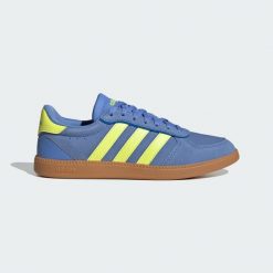 Buty Breaknet Sleek. Brązowe obuwie trekkingowe damskie Adidas, bez zapięcia. W wyprzedaży za 168.35 zł.