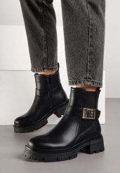 Czarne Botki Sztyblety Zdobione Metaliczną Aplikacją Cedorie. Czarne botki damskie Renee, na zimę, z jeansu, eleganckie, bez obcasa, na płaskiej podeszwie, bez zapięcia. Za 189.99 zł.