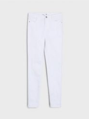Jeansy skinny - biały. Białe jeansy damskie Sinsay. Za 49.99 zł.
