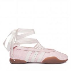 Baleriny adidas. Czerwone balerinki damskie Adidas, bez wzorów. Za 479.99 zł.