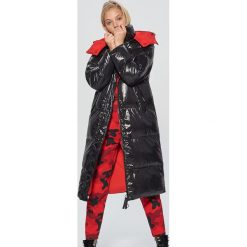 Płaszcz z kolekcji Mix and Match - Czarny. Czarne płaszcze damskie Cropp. W wyprzedaży za 239.99 zł.