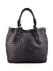 Amara Skórzany shopper bag "Quattro" w kolorze czarnym - 42 x 33 x 17 cm rozmiar: onesize. Czarne shopper bag Amara, bez wzorów, z materiału, bez dodatków. Za 522.14 zł.