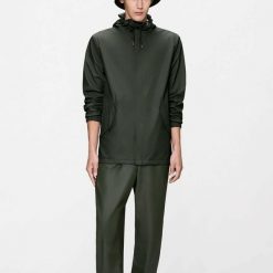 Kurtka RAINS FISHTAIL JACKET W3 Zielony. Zielone kurtki damskie Rains, s, bez wzorów, z syntetyku, bez kaptura. Za 274.99 zł.