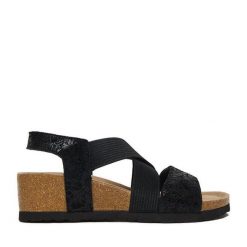 Sandały Go Soft. Czarne sandały damskie GO SOFT, bez wzorów, bez obcasa, na koturnie, bez zapięcia. Za 159.99 zł.