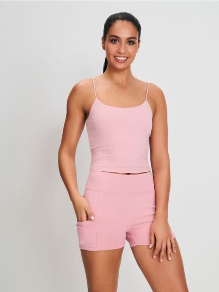 Dopasowane szorty sportowe Gym Hard - różowy. Czerwone spodenki sportowe damskie Sinsay, l, bez wzorów. Za 29.99 zł.