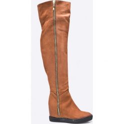 Carinii - Kozaki by Maja Sablewska. Brązowe kozaki damskie Carinii, z gumy. W wyprzedaży za 399.90 zł.