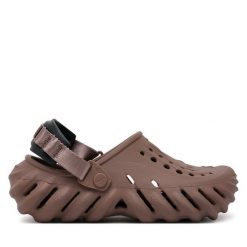 Klapki Crocs. Brązowe klapki damskie Crocs, bez wzorów, bez obcasa, bez zapięcia. Za 259.99 zł.