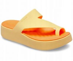 Klapki Dla Dorosłych Crocs Getaway Platform Toe Loop. Brązowe klapki damskie Crocs, bez wzorów, z materiału, bez obcasa, bez zapięcia. Za 199.99 zł.